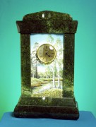 Часы из змеевика каминные с рисунком