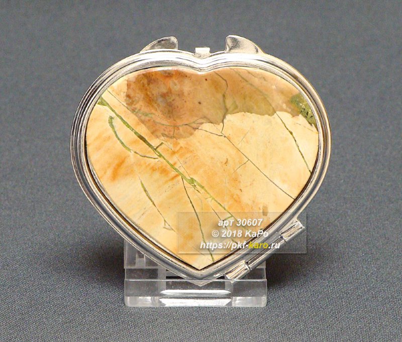 Зеркало карманное &quot;Сердечко&quot; из яшмы Зеркало карманное "Сердечко" из яшмы. На фото типовое изделие, оригинал может отличаться по размеру и весу (в пределах 10%), цвету, рисунку камня. 