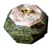 Шкатулка из змеевика и криноида (морской лилии) восьмигранная