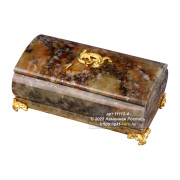 Шкатулка из офиокальцита с ящерицей на крышке, на ножках