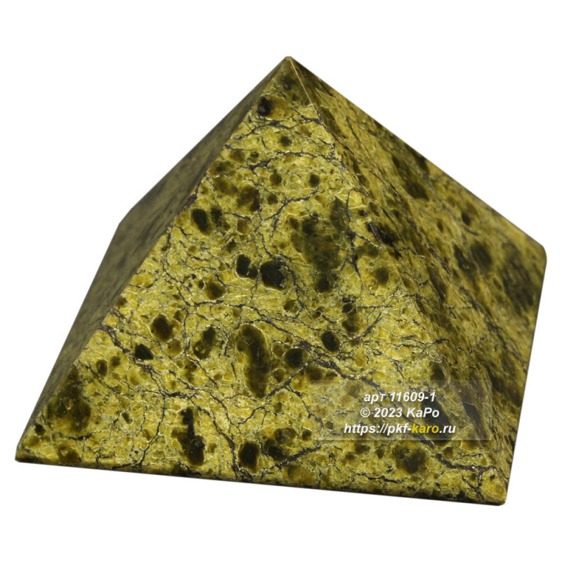 Пирамида из змеевика Пирамида из Баженовского змеевика, цена указана за 1 штуку. На фото типовое изделие, оригинал может отличаться по размеру и весу (в пределах 10%), цвету, рисунку камня. 