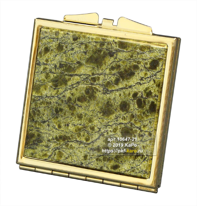 Зеркало карманное желтое с накладкой из змеевика Зеркало карманное с 1 накладкой из природного камня змеевик Баженовского месторождения. На фото типовое изделие, оригинал может отличаться по размеру и весу (в пределах 10%), цвету, рисунку камня. 