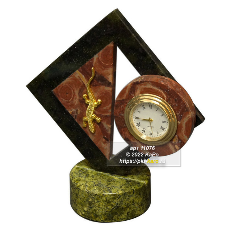 Часы из змеевика и лемезита &quot;Пифагор&quot; Часы из змеевика и лемезита "Пифагор". В комплекте часы с кварцевым механизмом. Часовой механизм вынимается для смены батарейки. На фото типовое изделие, оригинал может отличаться по размеру и весу (в пределах 10%), цвету, рисунку камня.