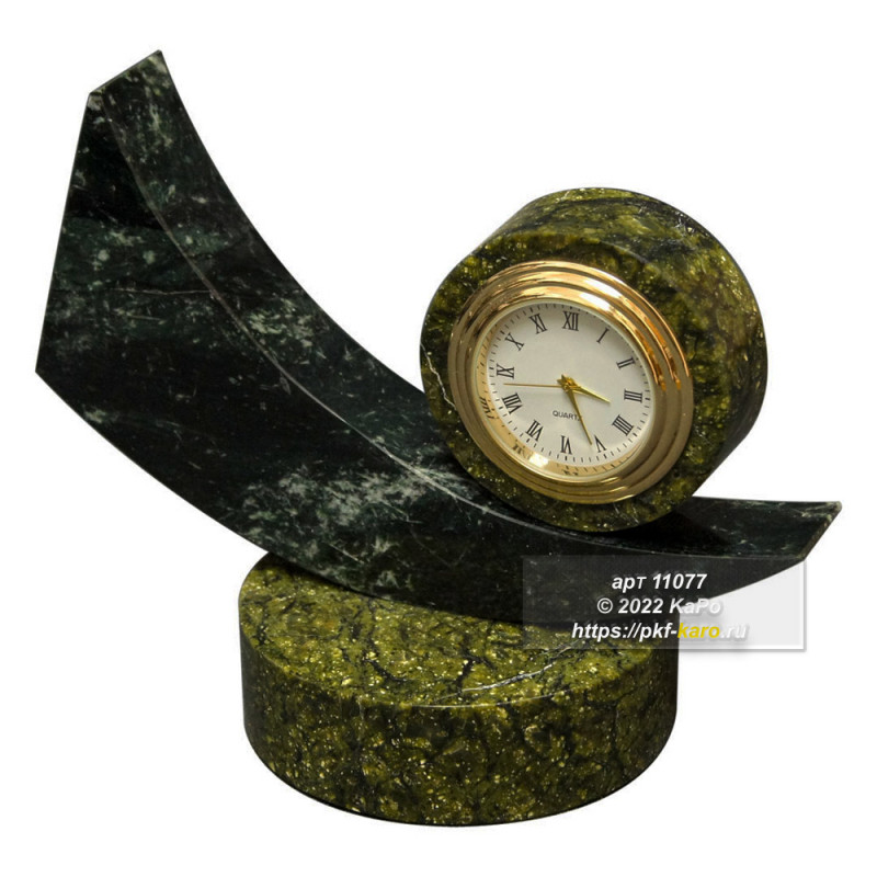Часы из змеевика &quot;Месяц&quot; Часы из змеевика "Месяц". В комплекте часы с кварцевым механизмом. Часовой механизм вынимается для смены батарейки. На фото типовое изделие, оригинал может отличаться по размеру и весу (в пределах 10%), цвету, рисунку камня.