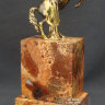 Кабинетная скульптура "Конь с попоной" из яшмы и бронзы
