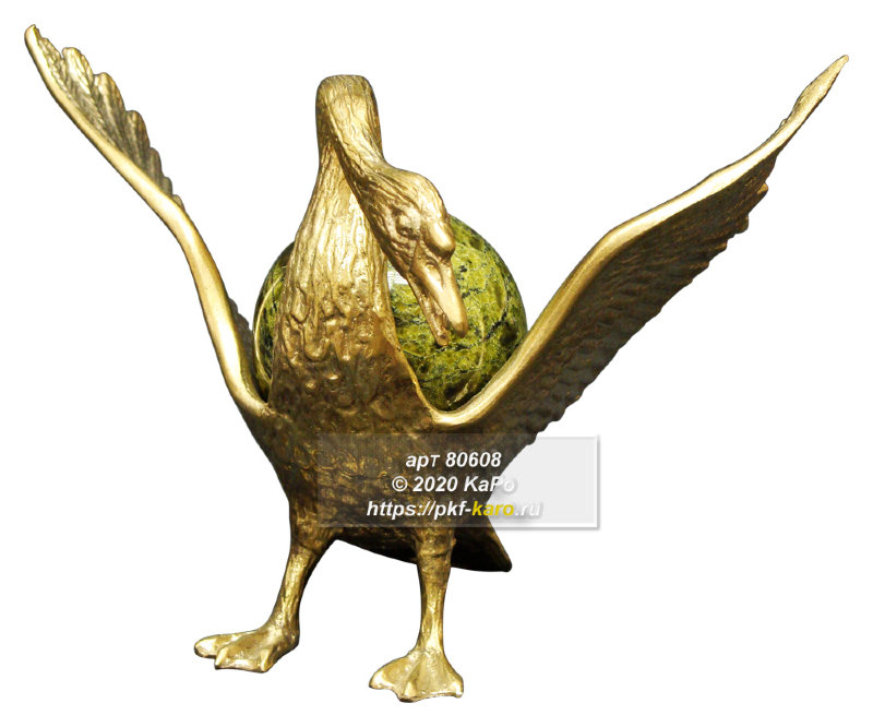 Фигура  Лебедь Фигурка лебедя из бронзы с яйцом из змеевика. На фото типовое изделие, оригинал может отличаться по размеру и весу (в пределах 10%), цвету, рисунку камня. 