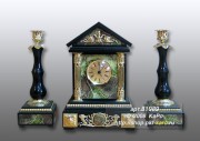 Часы каминные из офиокальцита, долерита и бронзы с двумя подсвечниками "Домик"