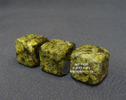 Камни для виски. Комплект трех кубиков из змеевика Баженовского месторождения для охлаждения напитков