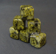 Камни для виски. Комплект шести кубиков из змеевика Баженовского месторождения для охлаждения напитков