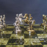 Шахматы "Римляне" с доской из змеевика и металлическими фигурами