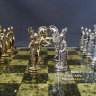 80616-1 Шахматы "Александр Великий против Дария" с доской из змеевика и металлическими фигурами
