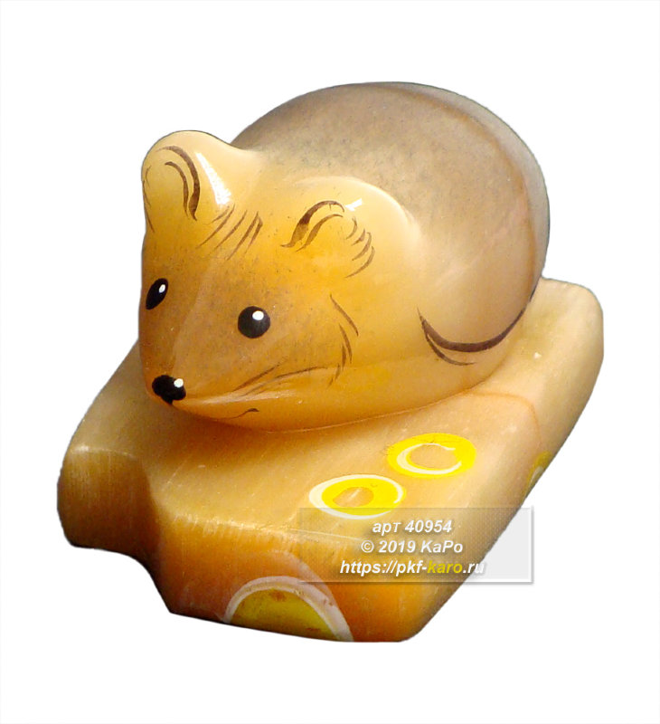 Фигурка из селенита &quot;Мышь на сыре&quot;  Фигурка "Мышь на сыре" из селенита. Расписана вручную красками. На фото типовое изделие, оригинал может отличаться по размеру и весу (в пределах 10%), цвету, рисунку камня. 