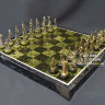 Шахматы "Мария Стюарт" с доской из змеевика и металлическими фигурами на кабошонах из змеевика