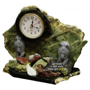 Часы-скол из змеевика и галтовки твердых поделочных камней с фигурками животных или птиц