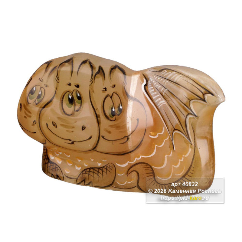 Дракон Горыныч из селенита  Декоративная фигурка из натурального селенита — трёхголовый Горыныч, но не в образе ужаса, а с добрыми, чуть озорными взглядами, каждый смотрит в свою сторону, будто охраняет пространство с юмором и теплом. Ручная роспись подчёркивает текстуру камня, добавляя индивидуальность каждой голове — ни одна фигурка не повторяется. Идеально как центральный элемент декора для дома, кабинета или творческого пространства.

На фото типовое изделие, оригинал может отличаться по размеру и весу (в пределах 10%), цвету, рисунку камня. 