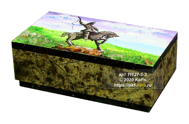 Шкатулка с рисунком на крышке Шкатулка из змеевика Баженовского месторождения с крышкой на шарнирах. Рисунок выполнен акриловыми красками. Возможно нанесение достопримечательностей вашего города. На фото типовое изделие, оригинал может отличаться по размеру и весу (в пределах 10%), цвету, рисунку камня. Обращаем внимание наших покупателей, что конструкция шарниров позволяет открывать крышку шкатулки на угол не более 80 градусов. Открытие крышки на угол больший чем 80 градусов может привести к поломке. 